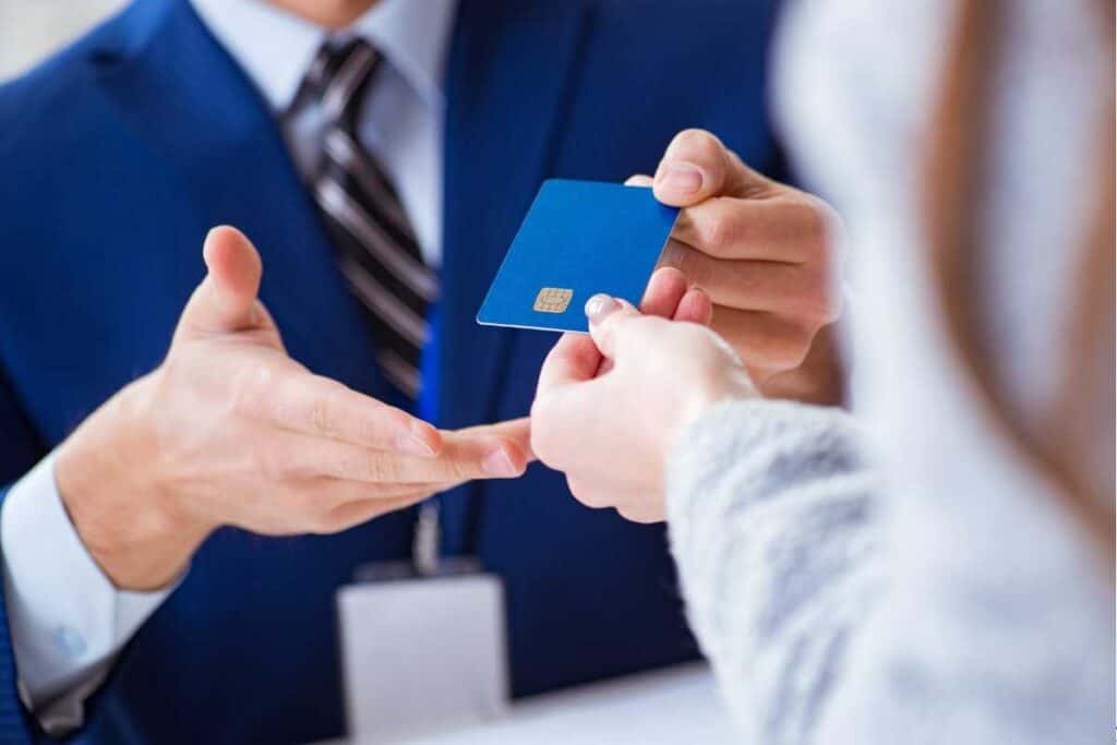 Cartão corporativo: vantagens e como escolher o ideal