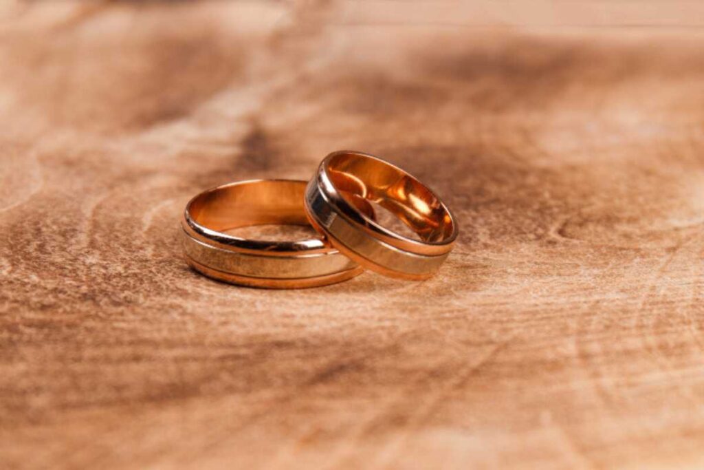 Por que alianças anatômicas são melhores para quem não tem o hábito de usar joias? Por que alianças anatômicas são melhores para quem não tem o hábito de usar joias